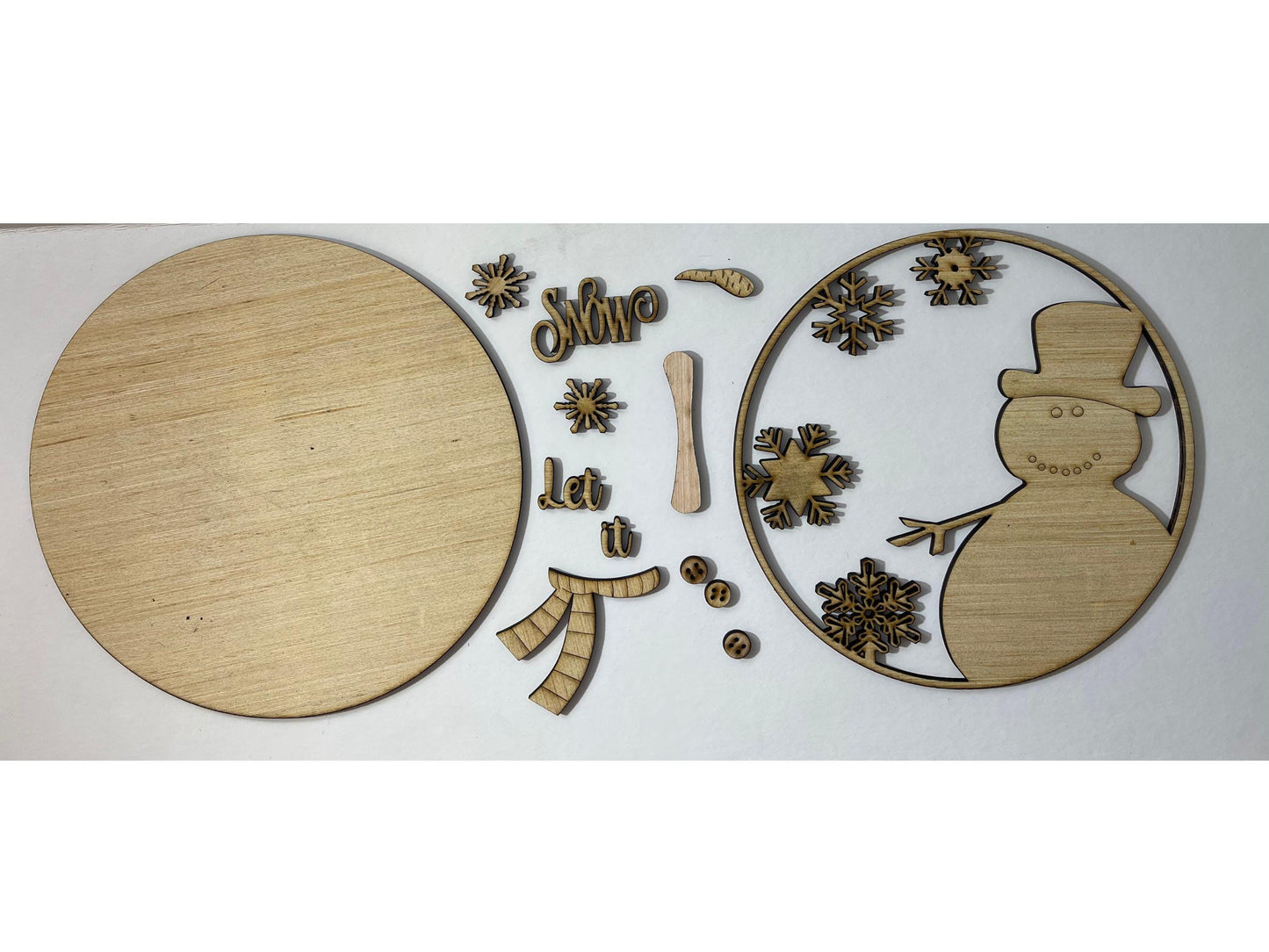 Wooden Christmas snowman wall hanger "Let It Snow"